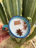 Vela Pocillo de Esmalte Original | Vela Taza de Peltre | Cera de Soja Natural | Vela Auténtica de Esmalte Cinsa con Flores Secas