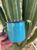 Vela Pocillo de Esmalte Original | Vela Taza de Peltre | Cera de Soja Natural | Vela Auténtica de Esmalte Cinsa con Flores Secas