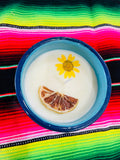 Vela Pocillo de Esmalte Original | Vela Taza de Peltre | Cera de Soja Natural | Vela Auténtica de Esmalte Cinsa con Flores Secas