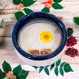 Vela Cantarito Auténtica | Vela Navideña Mexicana | Cera de Soja Natural con Flores Secas | Taza de Barro con Especias | Vela Grande Color Espiga